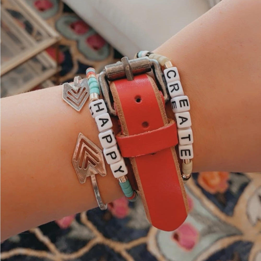 NEW Red Leather Women's Buckle Bracelet - Picture 4 of 6
